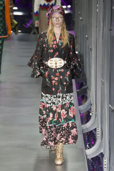 Look 30